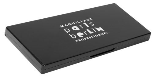 Een zwarte make-up palette met witte tekst, inclusief de woorden "Maquillage Paris Berlin Professionnel."