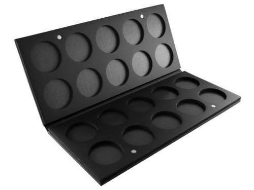 En sort makeup-kalender med runde sektioner til øjenskygge eller blush, åben for at vise tomme rum.