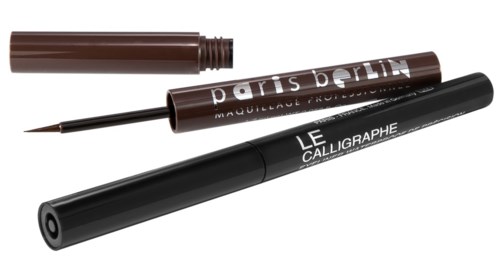 Två eyeliners, en bruna och en svarta, med locken avtagna för att visa tipsen för smink.
