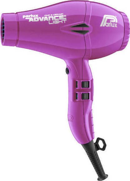 En lila hårtork med handtag, knappar och en munstycke för att blåsa luft. Den är märkt Parlux Advance Light.