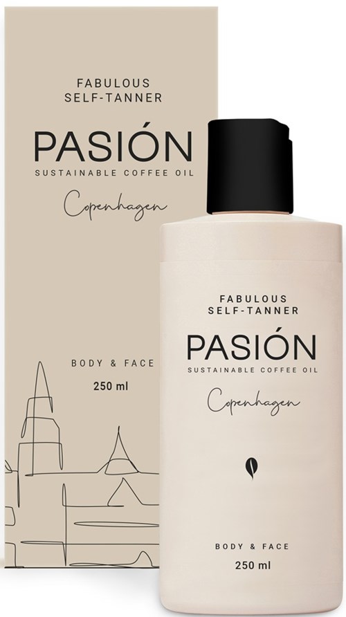 Hållbar kaffeoljebodylotion från Pasión i en vit flaska, med en beige förpackning och enkla linjeteckningar.