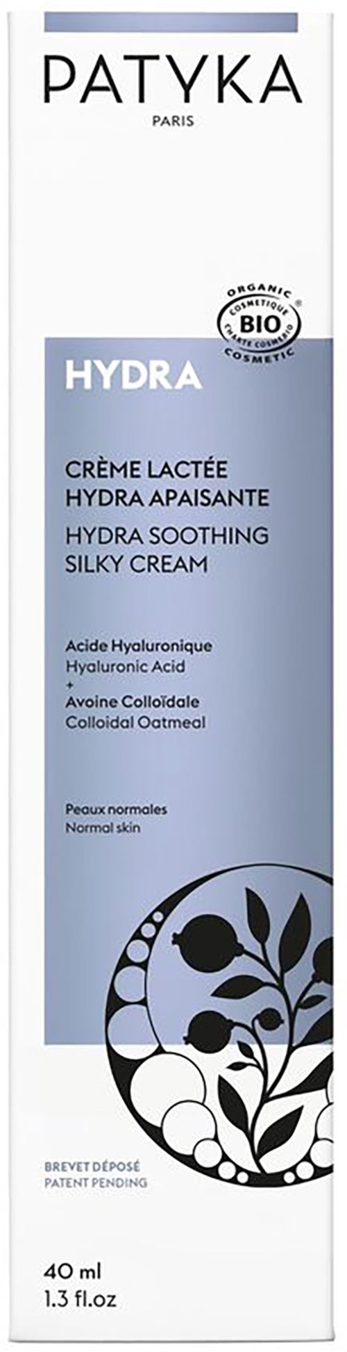 En lang hvid æske med blå og sort tekst, viser at det er en fugtgivende beroligende creme til normal hud.