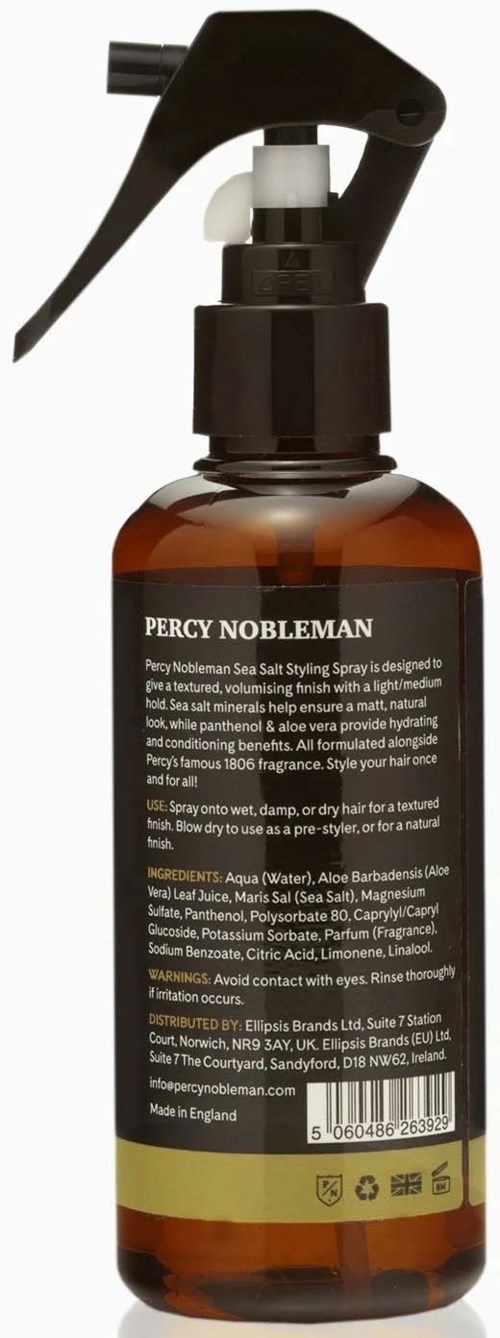 Brun sprayflaska med svart munstycke och etikett, innehållande Percy Nobleman hårstylingprodukt.