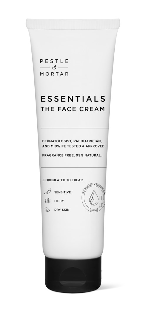 Biała tubka kremu do twarzy oznaczona "Essentials The Face Cream" z czarną nakrętką, dla skóry wrażliwej, swędzącej, suchej.