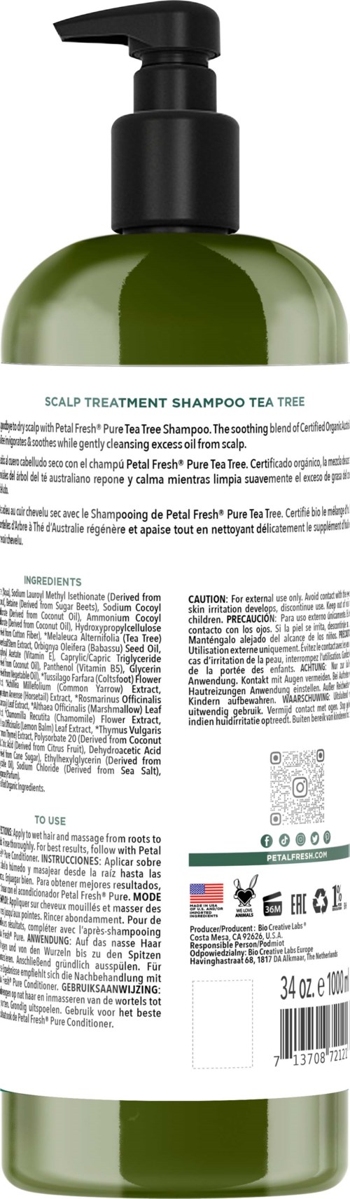 Grüne Flasche mit schwarzem Pumpkopf, als Kopfhautbehandlungs-Shampoo mit Teebaum gekennzeichnet, enthält detaillierte Inhaltsstoffe und Anweisungen.