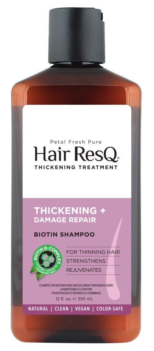 Eine braune Shampooflasche mit weißem und lilafarbenem Etikett, zeigt dass es für Haarverdickung und Reparatur ist.