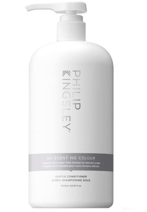 En hvit flaske med pumpe, merket "Philips KINGSEY" og "Gentle Conditioner" for skånsom hårpleie.
