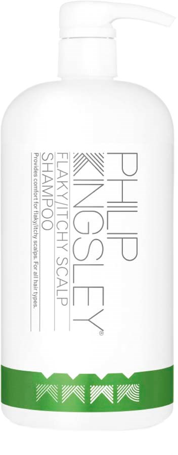 En hvit flaske med pumpe, merket "Philip Kingsley" og "Flaky Itchy Scalp Shampoo," med grønne detaljer nederst.