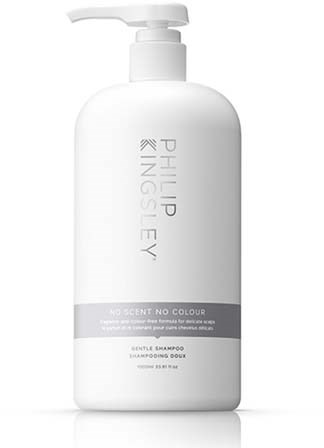 En hvit flaske med pump, merket 'PHILIP KINGSLEY' og 'NO SCENT NO COLOUR', for skånsomt sjampo.