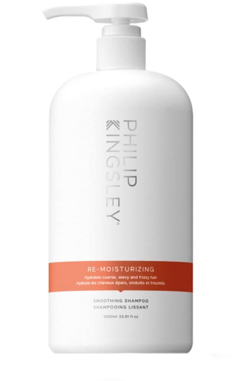 En hvit flaske med pumpe, merket 'Philip Kingsley Re-Moisturizing Smoothing Shampoo'.