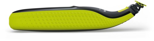En ljusgul och svart elektrisk cykel eller scooter, med en slank och strömlinjeformad form, sedd från sidan.