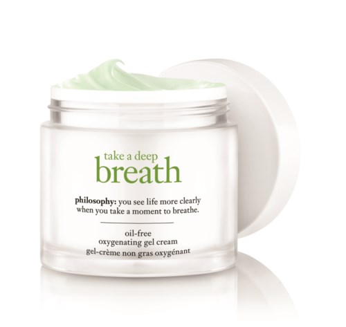 Ett tydligt glas med ljusgrön kräm och öppen lock, märkt som oil-free oxygenating gel cream.