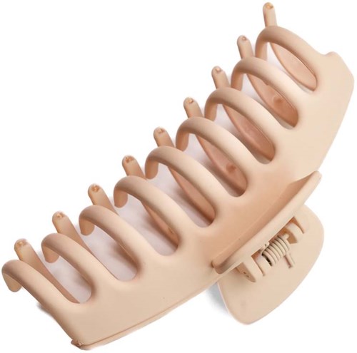 Beige-henkselikampa, jossa on jousimekanismi, tarkoitettu hiusten pitäjään.