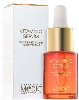 Eine Flasche Vitamin C-Serum mit weiß- und goldfarbenem Verschluss, vor seiner weißen Verpackung.