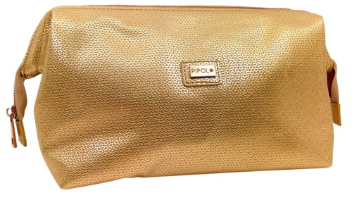 En stor, blank beige taske med lille mærkat, lynlås og tekstureret overflade, ligger fladt.