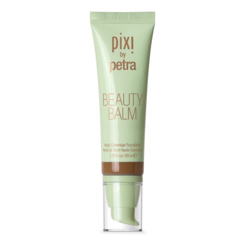 Eine Tube Beauty Balm von Pixi by Petra, hellgrün mit braunen und beigen Etiketten, mit klarem Deckel.