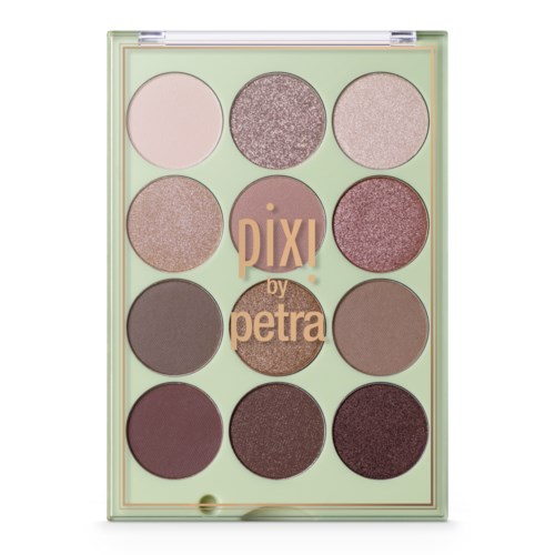 En palett med 12 ögonskuggor i olika nyanser från ljusa till mörka. Paletten har klar förpackning och orden "PIXI by Petra" på sig.