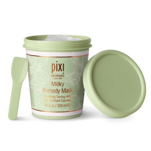 En grön burk med lock, en spatula och en etikett som säger Pixi Milky Remedy Mask för lugnande hud.