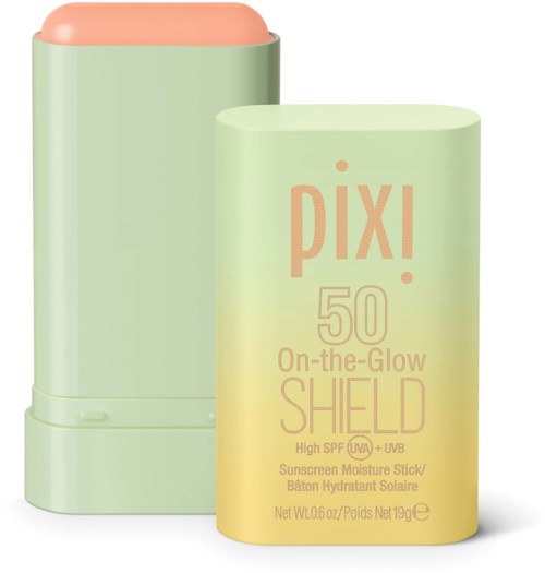 Ett pastellgult och grönt solskydds-stift med rosa lock, märkt Pixi 50 on-the-glow shield. Enkel design.