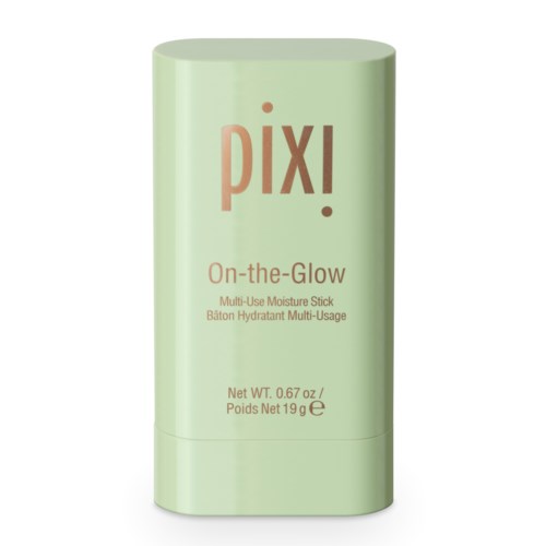 Ein hellgrüner Stick mit rosa Text, der 'Pixi' und 'On-the-Glow' sagt. Es ist eine Feuchtigkeitsstiftflasche.