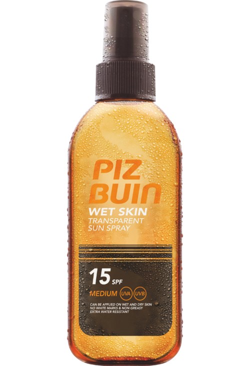 En sprayflaska märkt Piz Buin Wet Skin med SPF 15, avsedd för solskydd på våt hud, särskilt för utomhusbruk.