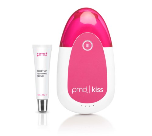En pink og hvid enhed med en mindre tube ved siden af, mærket 'pmid kiss' og 'smart lip plumping serum.'