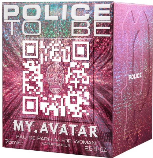 En lyserød glitrende parfumeæske med QR-kode og kraniebillede, mærket 'Police to Be' til kvinder.