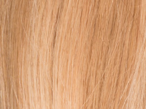 Närbild av blont hår, slätt och glänsande med naturligt ljusreflex.
