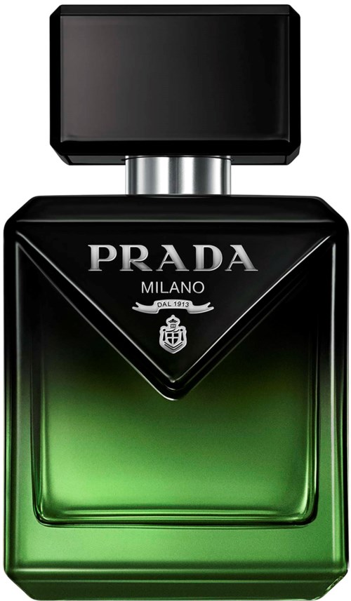 Butelka perfum Prada Milano z czarnym korkiem i zielonym szkłem. Logo Prada jest widoczne na przodzie.
