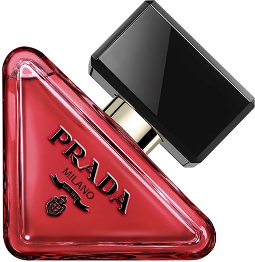 En Prada Milano parfymeflaske formet som en trekant med svart lokk.