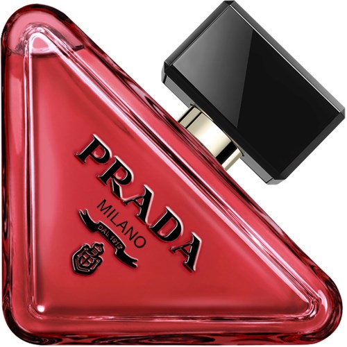 En trekantet rosa parfymeflaske med svarte og gull detaljer, merket Prada Milano, med svart hette.