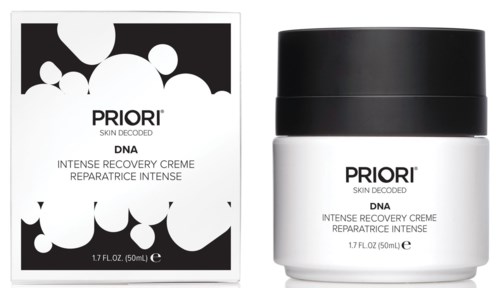 En hudvårdsprodukt som heter PRIORI DNA Intensive Recovery Creme med en vit burk och svart lock, bredvid dess förpackning.