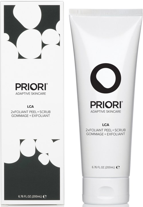 En hudpleieprodukt i tube og eske merket PRIORDI, med svart-hvitt design, for peeling og eksfoliering.