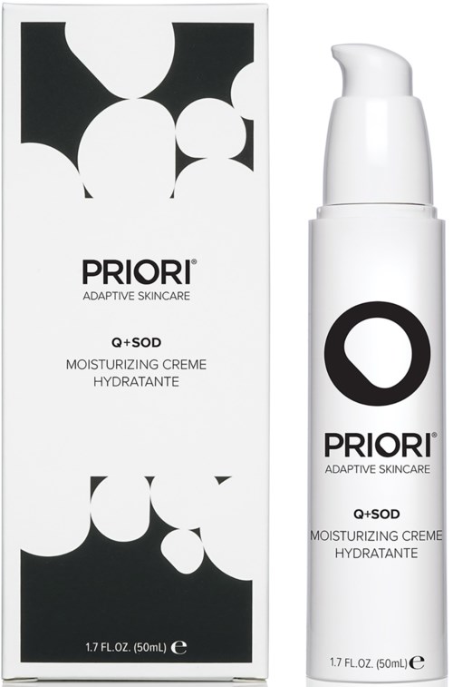 En hvid flaske med sort cirkel logo og emballage til Priorii fugtighedscreme, 50 ml. Enkel sort-hvid design.