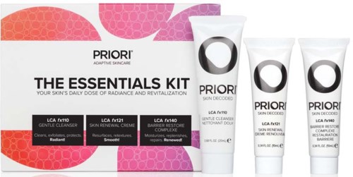 Tre hudvårdsrör och en låda märkt 'The Essentials Kit' för hudens lyster och förnyelse.