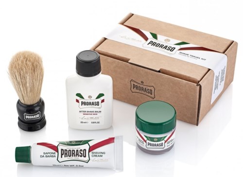 Ett set av herrvårdsprodukter innehåller rakkräm, aftershave, rakborste och kräm, med en pappask.