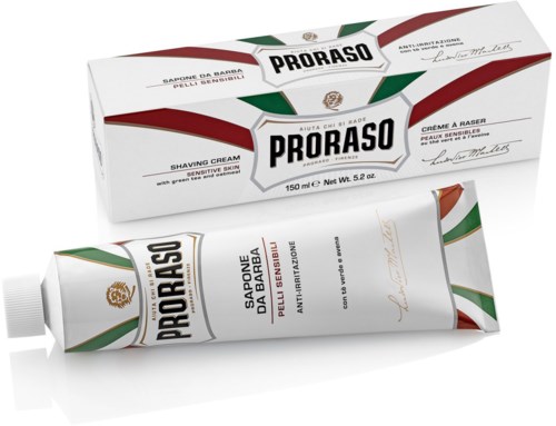 Tuba pianki do golenia Proraso z zielonym, białym i czerwonym opakowaniem, złotym i czarnym tekstem i logo.