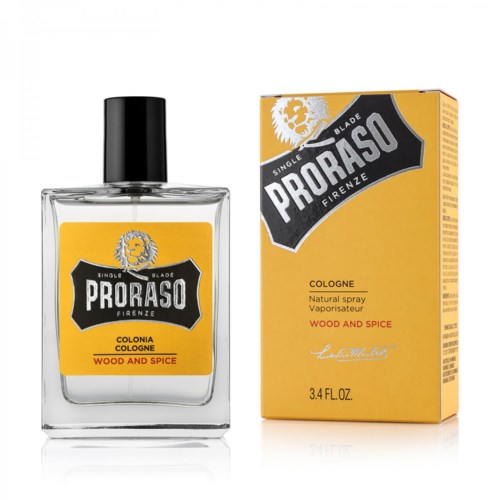 Butelka i opakowanie perfum, żółta opakowanie, czarno-białe logo, zapach drewna i przypraw.