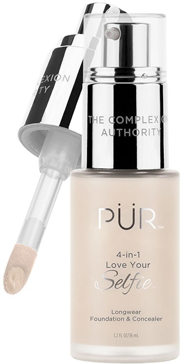 En beige flaska med pump och en klar slang, märkt "PUR 4-in-1 Love Your Selfie Foundation & Concealer."