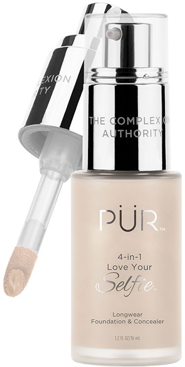 En beige foundationflaska med klar pump och tillhörande applicator, märkt 'PUR 4-in-1 Love Your Selfie'.