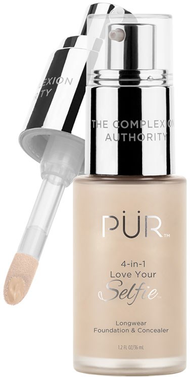 En beige foundationsflaske med pumpe og klar applikator, mærket 'PUR 4-in-1 Love Your Selfie' til langvarig makeup.