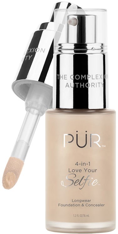 En flaske foundation og concealer med pumpe, mærket PÜR 4-in-1 Love Your Selfie, i beige farve.