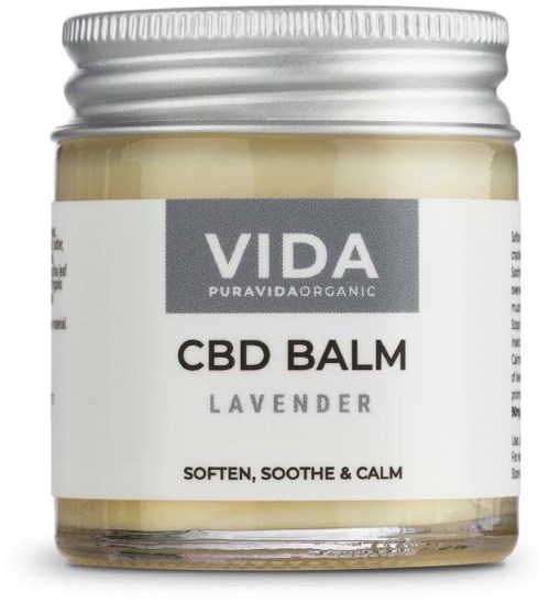 En lille glas mærket 'CBD BALM LAVENDER' med en sølvhætte, der giver beroligende effekt.