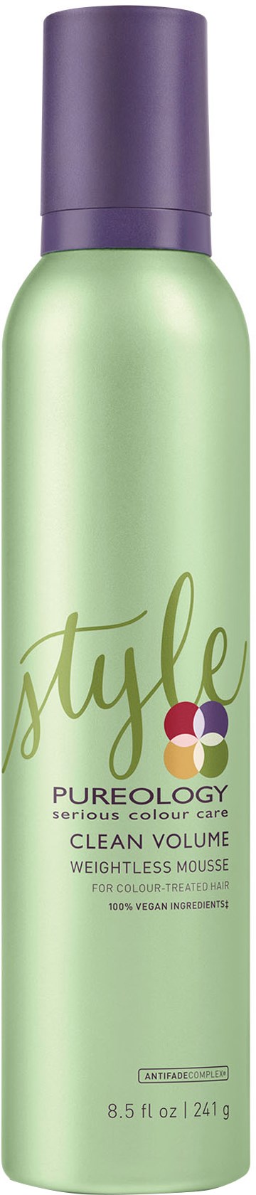 En grön sprayflaska med lila lock. Den är märkt 'Style Pureology Clean Volume'.