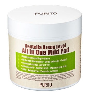 En hvit beholder med en etikett som sier 'Centella Green Level All In One Mild Pad' og litt grønn tekst om ingredienser.