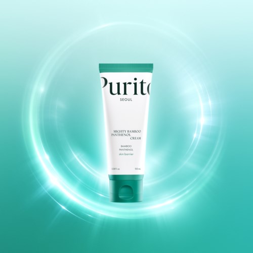 En vit och grön tub med Purito Seoul Mighty Bamboo Panthenol Cream på en glödande blå bakgrund.