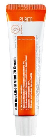 En tube med Purito Sea Buckthorn Vital 10 Cream med oransje og hvit emballasje, tekst på tuben beskriver produktet.