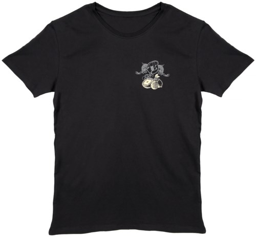 En svart T-shirt med en liten, detaljerad logo av ett bi med honungsburkar på övre vänstra sidan.