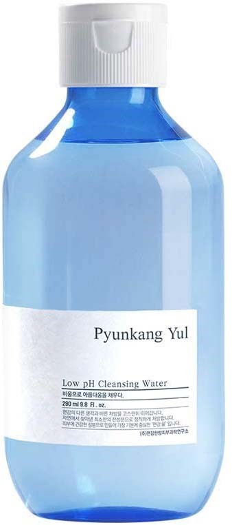 En blå flaske med hvid prop mærket 'Pyunkang Yul Low pH Cleansing Water' og 290 ml kapacitet.