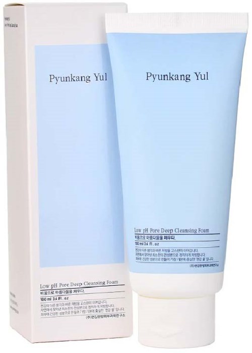 En hudvårdsprodukt som heter Pyunkang Yul, i en blå och vit tub med tillhörande låda. Den är för djuprengöring av porer.